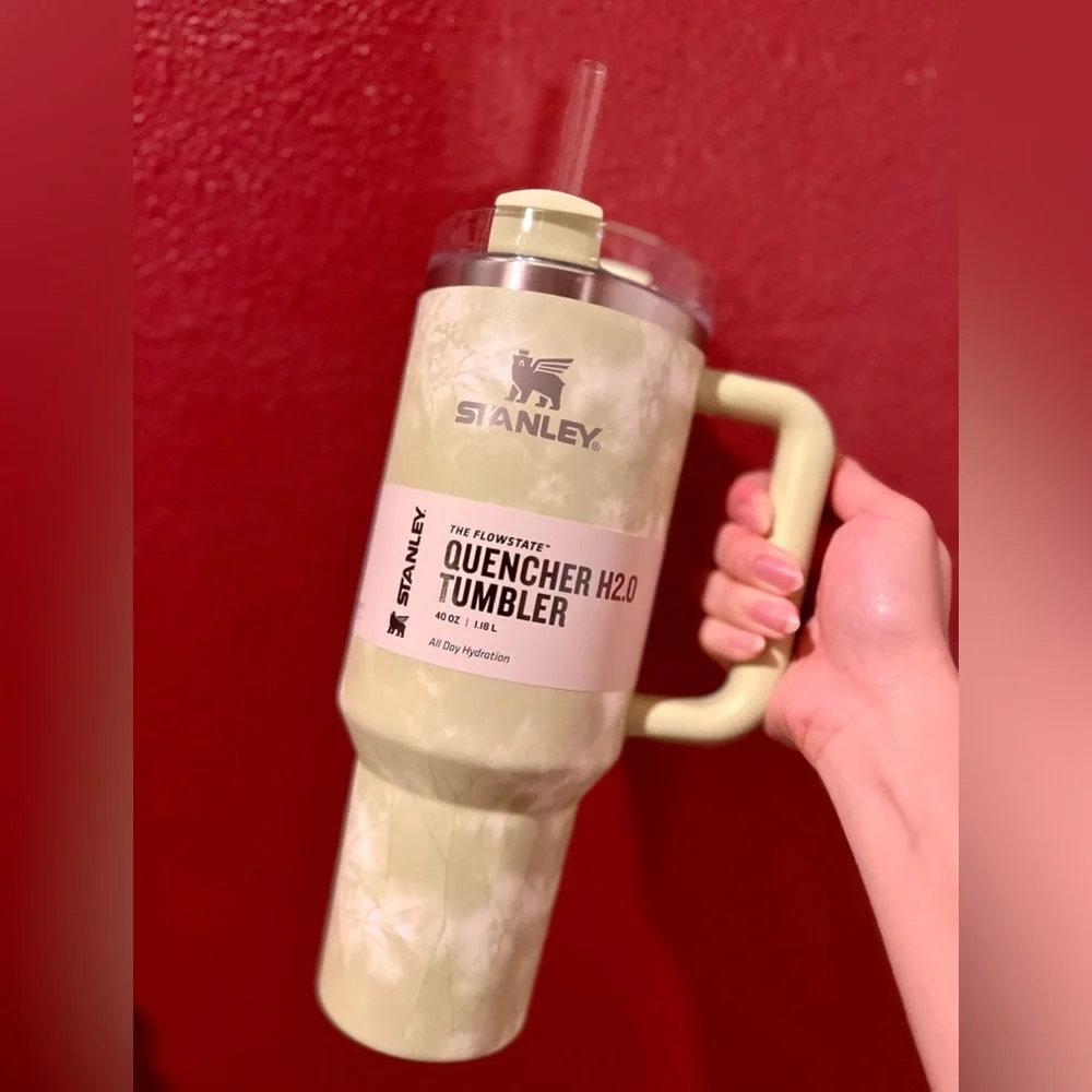 NWT Limited Stanley 40 Oz Quencher H2.0 Flowstate Tumbler Citron Tie Dye - Picture 1 of 4